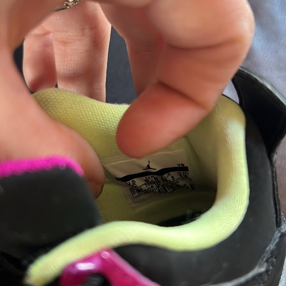 Toddler size 7c lightly used  jordans. Very cute! - Picture 8 of 9